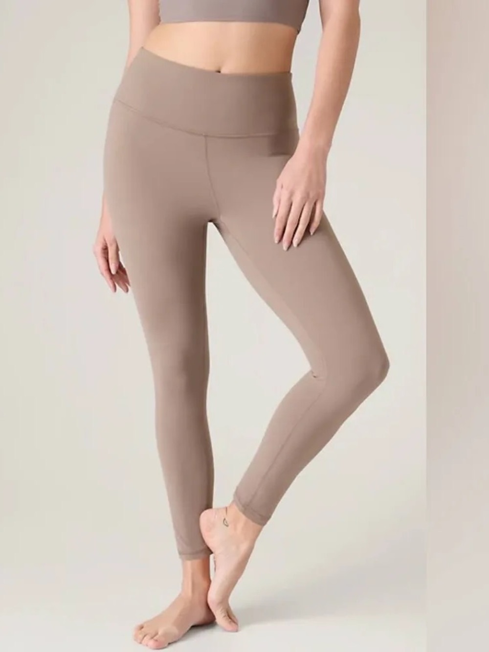 [EUC] $89 ATHLETA Ultra High Rise Elation ⅞ leggings in taupe tan grey. Small